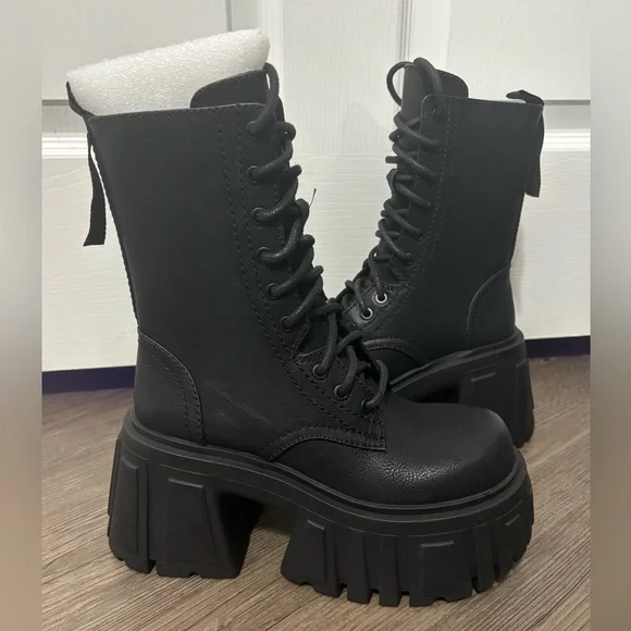 NWOB Dolls Kill / Widow For All Eternity Platform Boots - Picture 2 of 9